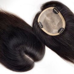 Topper tupé na monofilu s pěšinkou a velkou základnou - barva hnědočerná Topper tupé na monofilu s pěšinkou a velkou základnou - barva hnědočerná